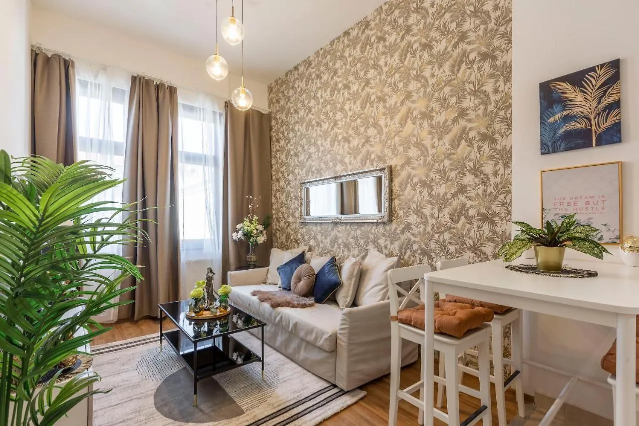 Luxurious Art Deco Apartment In The King Street Budapest