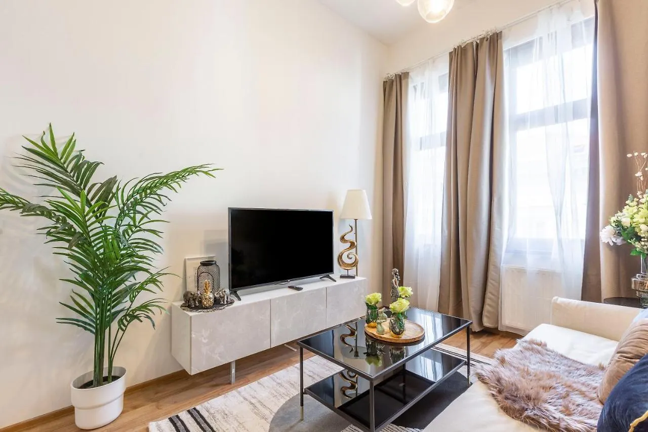 Luxurious Art Deco Apartment In The King Street Budapesta